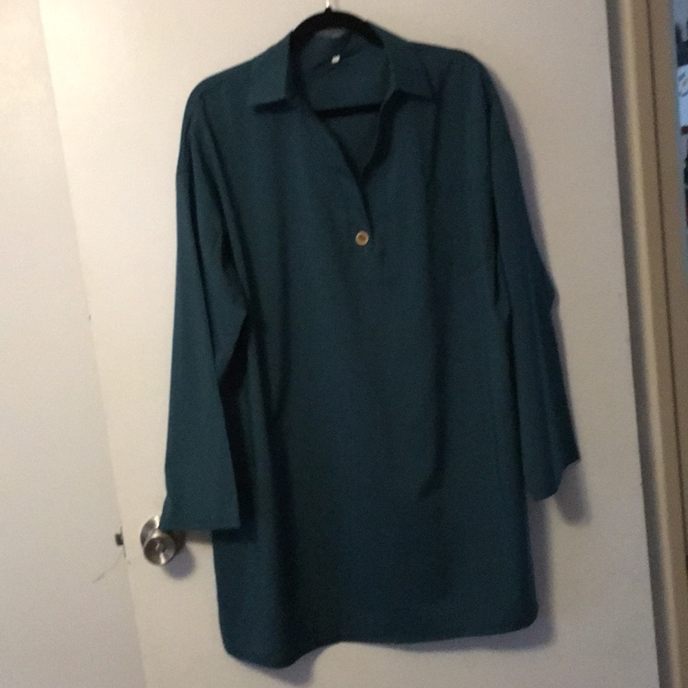 Pretty green long sleeved tunic